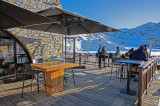 hotel-le-levanna-tignes-le-lac-bar-pompon-exterieur©les étincelles-oxygene-ski-collection