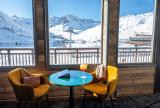 hotel-le-levanna-tignes-le-lac-bar-pompon©les étincelles-oxygene-ski-collection