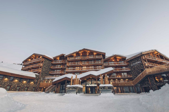 hotel-alparena-la-rosiere-along-a-ski-slope-room-and-apartments-rental-oxygene-ski-collection