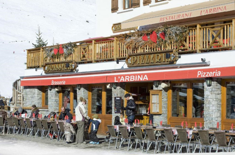brasserie-arbina-hotel-arbina-hiver-station-pistes-montagnes