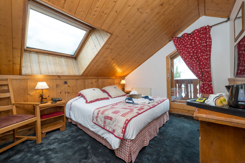 chambre-tradition-hotel-eterlou-proche-des-pistes-oxygene-ski-collection