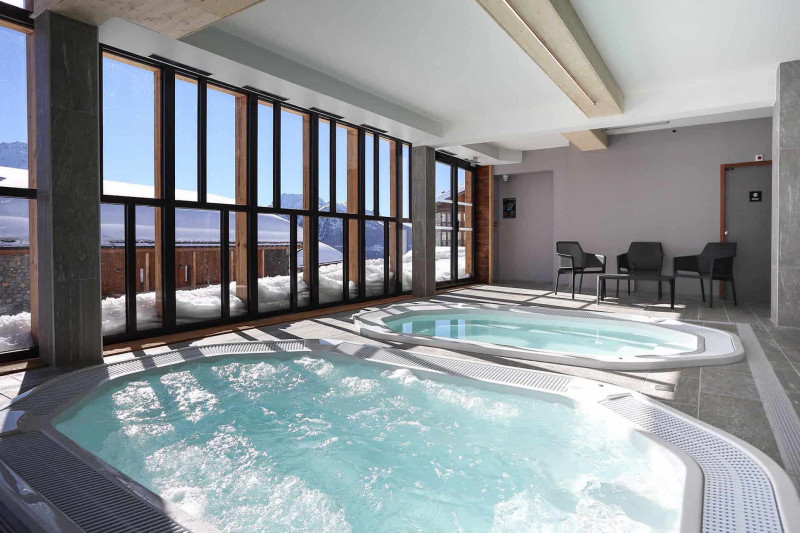 hotel-alparena-la-rosiere-along-a-ski-slope-room-and-apartments-rental-oxygene-ski-collection