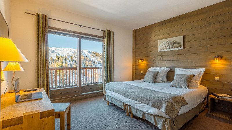 hotel-carlina-chambre-vue-montagne-belle plagne-pistes-ski-station