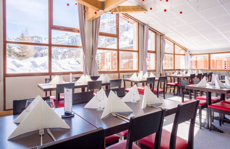 restaurant-hiver-village club tignes-les brevieres village de montagne ski OSC
