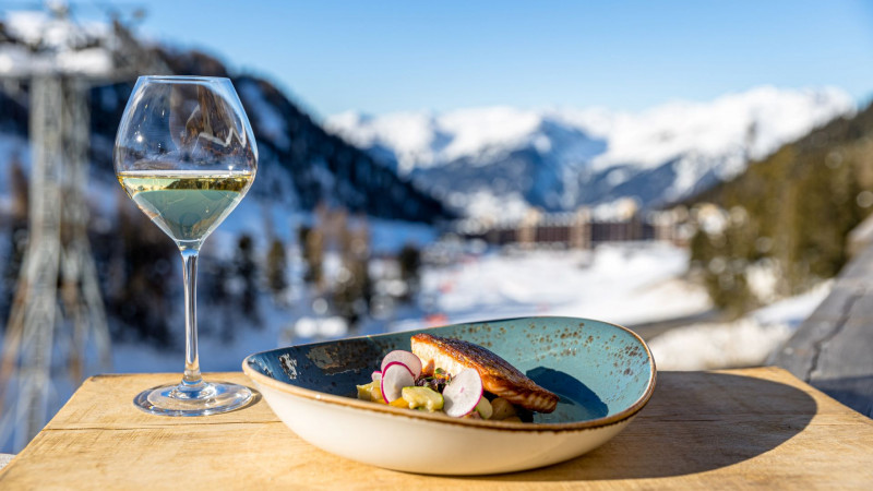 restaurant-hotel-carlina-vue-belle plagne-montagnes-hiver-ski