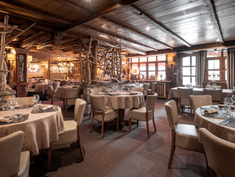 restaurant-la-grange-meribel-hotel-eterlou-oxygene-ski-collection