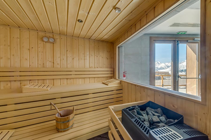 roc-noir-ski-in ski-out-residence-with swimming-pool-OSC