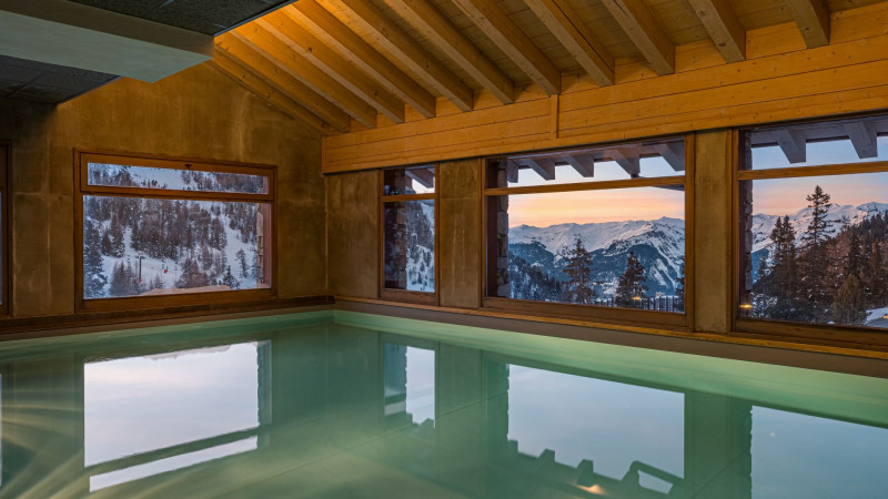 swimming-pool-hotel-carlina-la-plagne-hiver-ski-in-ski-out-oxygene-ski-collection