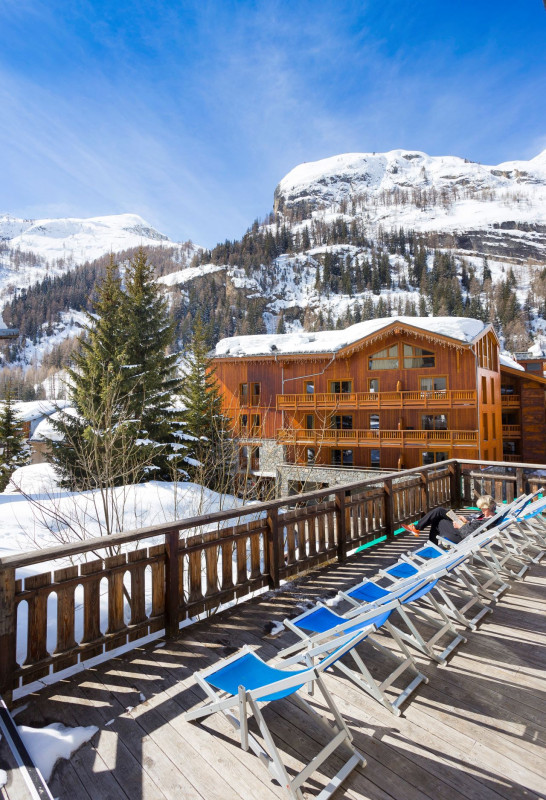 terrasse-hiveretablissement-tignes-brevieres village de montagne ski OSC