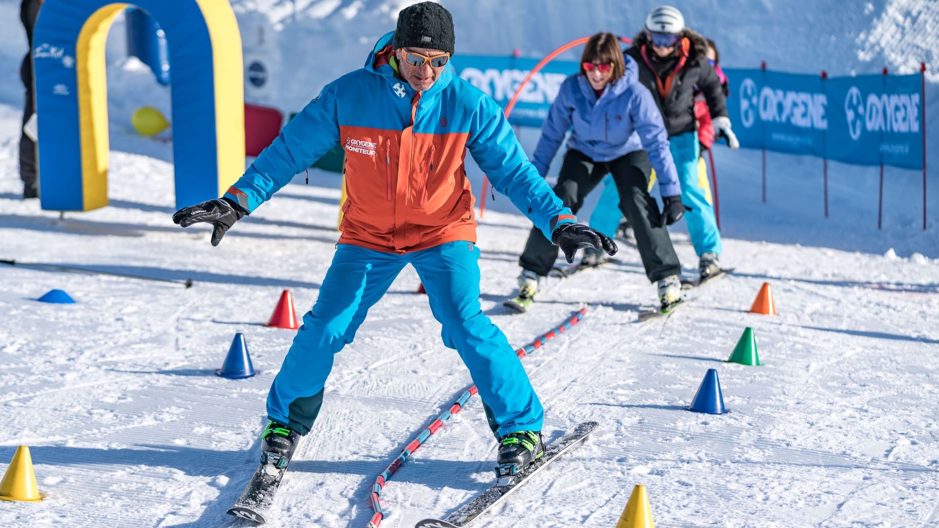Cours-de-ski-collectifs-fun-adultes-station-montagne-oxygene-ski-collection