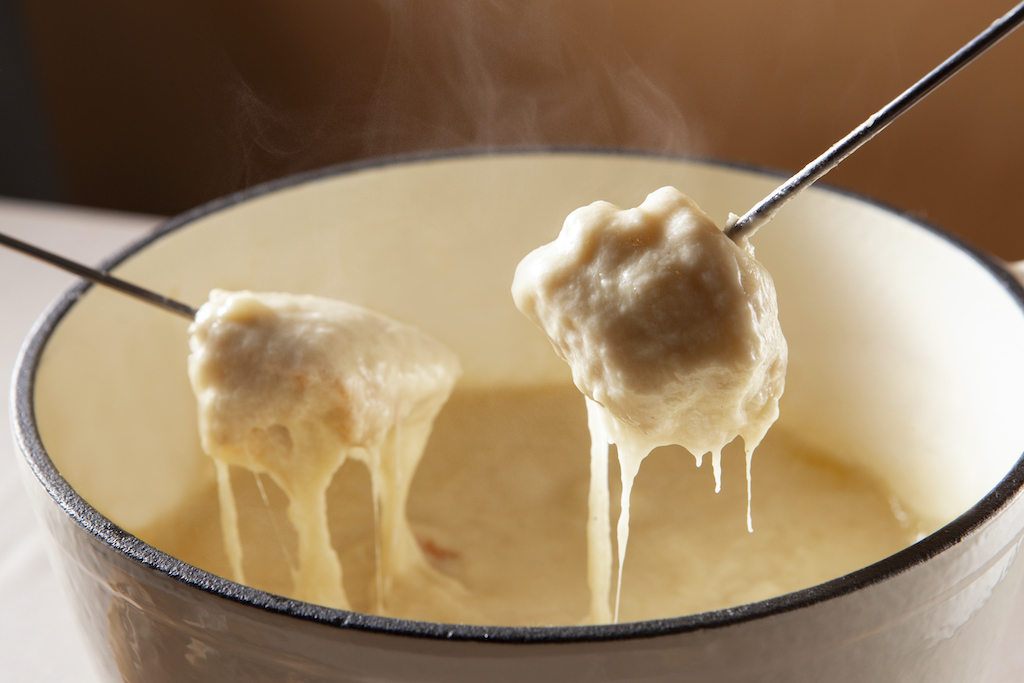 melted-cheese-fondue-3210367