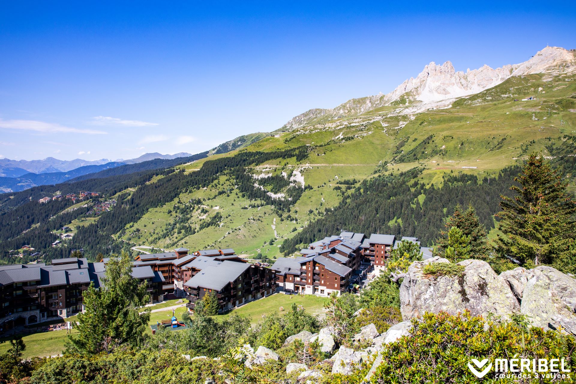 meribel-montagne-station-ete-village-alpes-3 vallees-vue-paysage-montagne