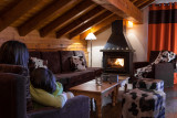 rental-apartment-etincelles-villages-montana-tignes-3-bedrooms-6-people-cabin-fireplace-osc