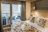 mammoth-lodge-10-people apartment ski holiday in courchevel -osc