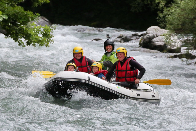 white-water-baby-rafting-landry-isere-river