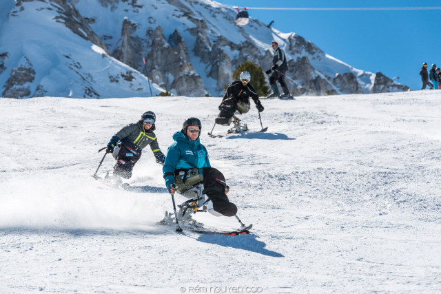 ski-lesson-adaptive-ski-bucket-seat-resort-mountain