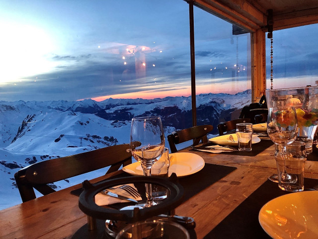 Soirée-moonlight-experience-montagne-station-de-ski-alpes-oxygene-ski-collection 