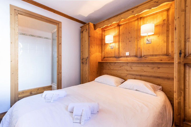 Val thorens,4 people apartment to rent close to the ski slopes chalet des neiges hermine OSC