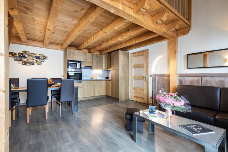 Val thorens 6 people apartment to rent close to the ski slopes chalet des neiges hermine OSC