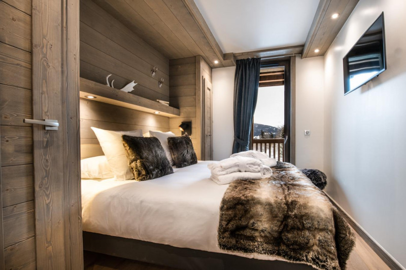 yCourchevel-yellowstone-lodge-chalet2-chambre double- location chalet skis aux pieds -osc