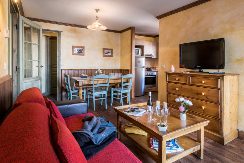 rental-apartment-etincelles-villages-montana-tignes-3-bedrooms-6-people-fireplace-osc