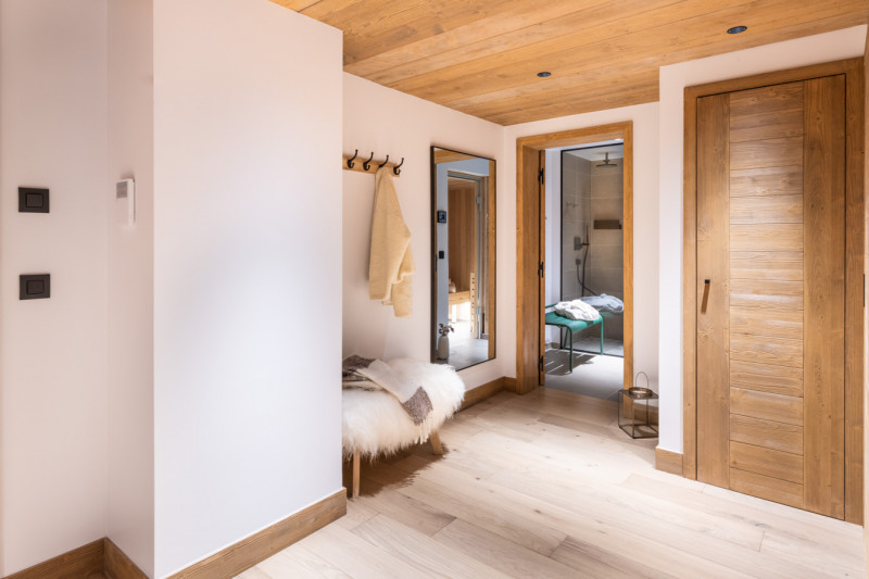 location-appartement-quatre-chambres-cabine-dix-personnes-residence-falcon-lodge-meribel-oxygene-ski-collection