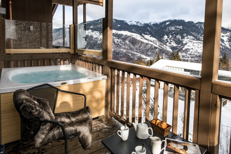 yellowstone-lodge-chalet1-balcon jacuzzi vue montagne Oxygène ski collection 