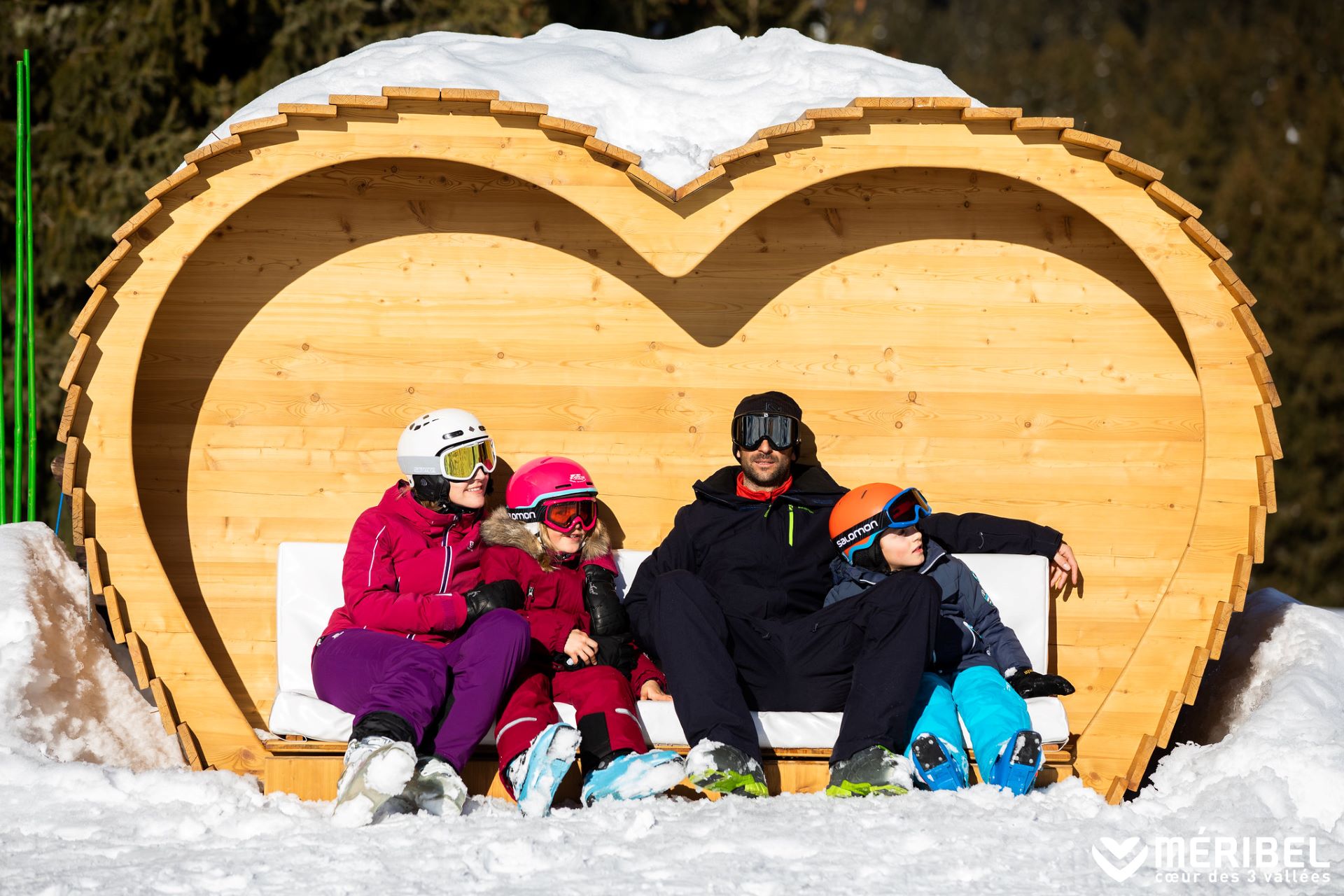 Ski-en-famille-meribel-tourisme-sylvain-aymoz