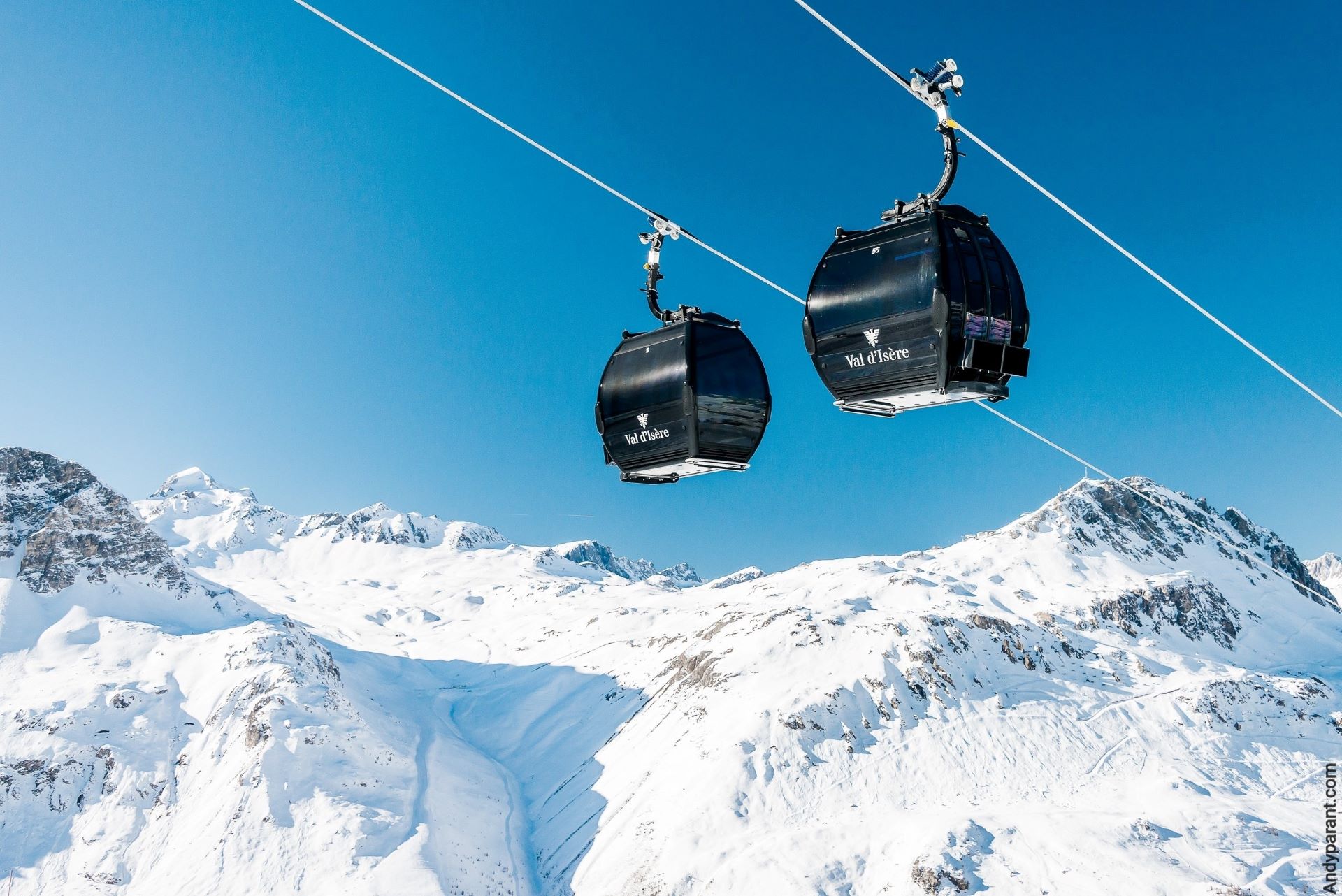 valdisere-telecabine-vue-montagne-station-de-ski-hiver-oxygene-ski-collection  - © andyparant